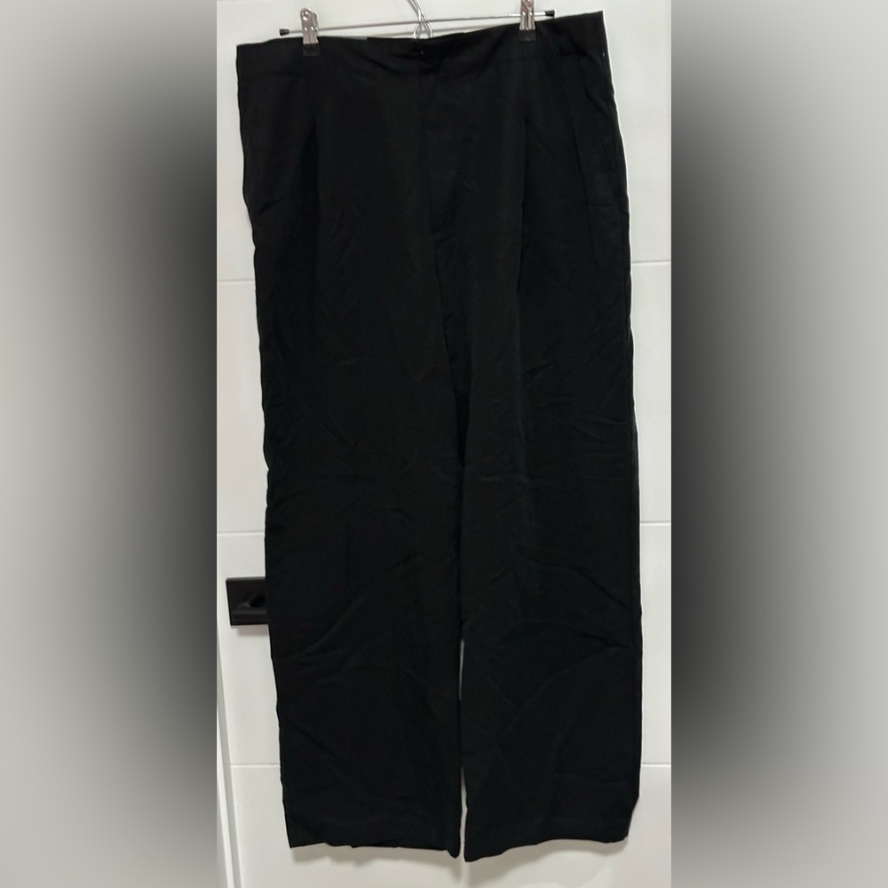 ✨NWT✨ GAP: Women’s High Rise Wide Leg Softsuit Trousers- Size 16- 95% Lyocell